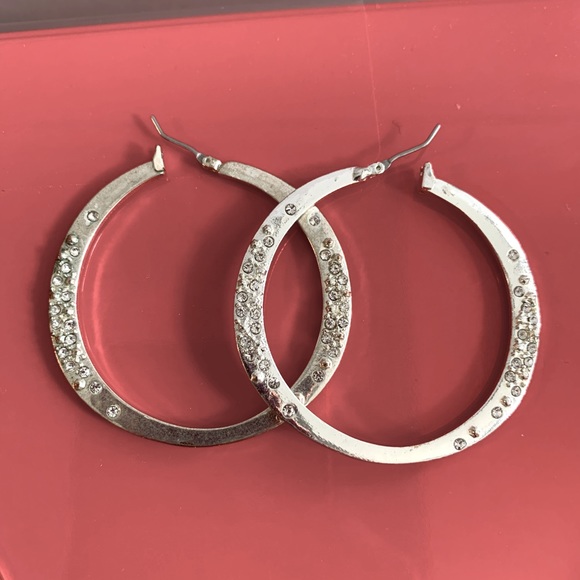 Earrings-3 pairs of women’s earrings & one set of toe rings,all for one price! - Picture 4 of 5